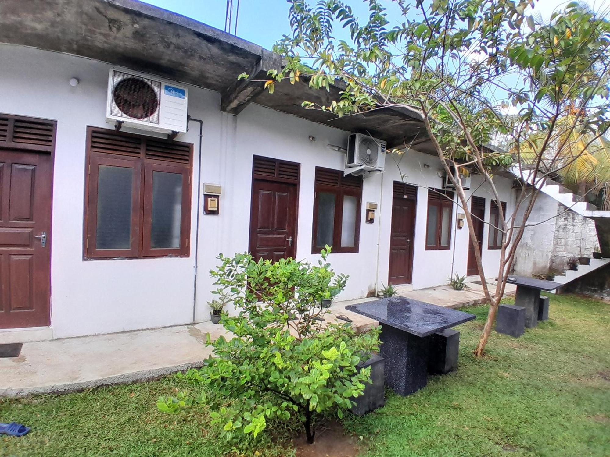 Villa 64 Katunayaka Exterior foto